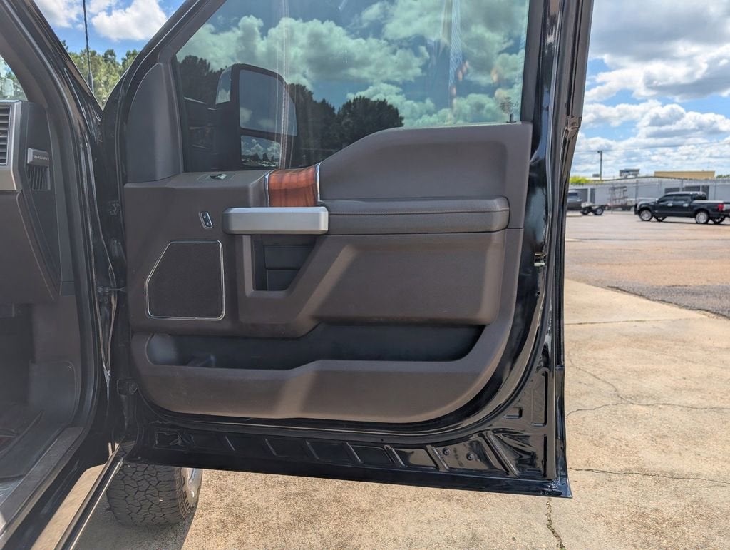 2017 Ford Super Duty F-250 SRW Lariat