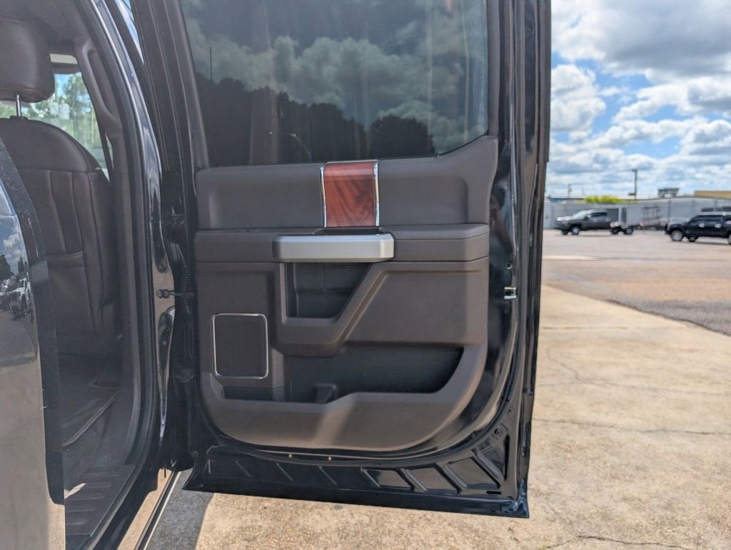 2017 Ford Super Duty F-250 SRW Lariat