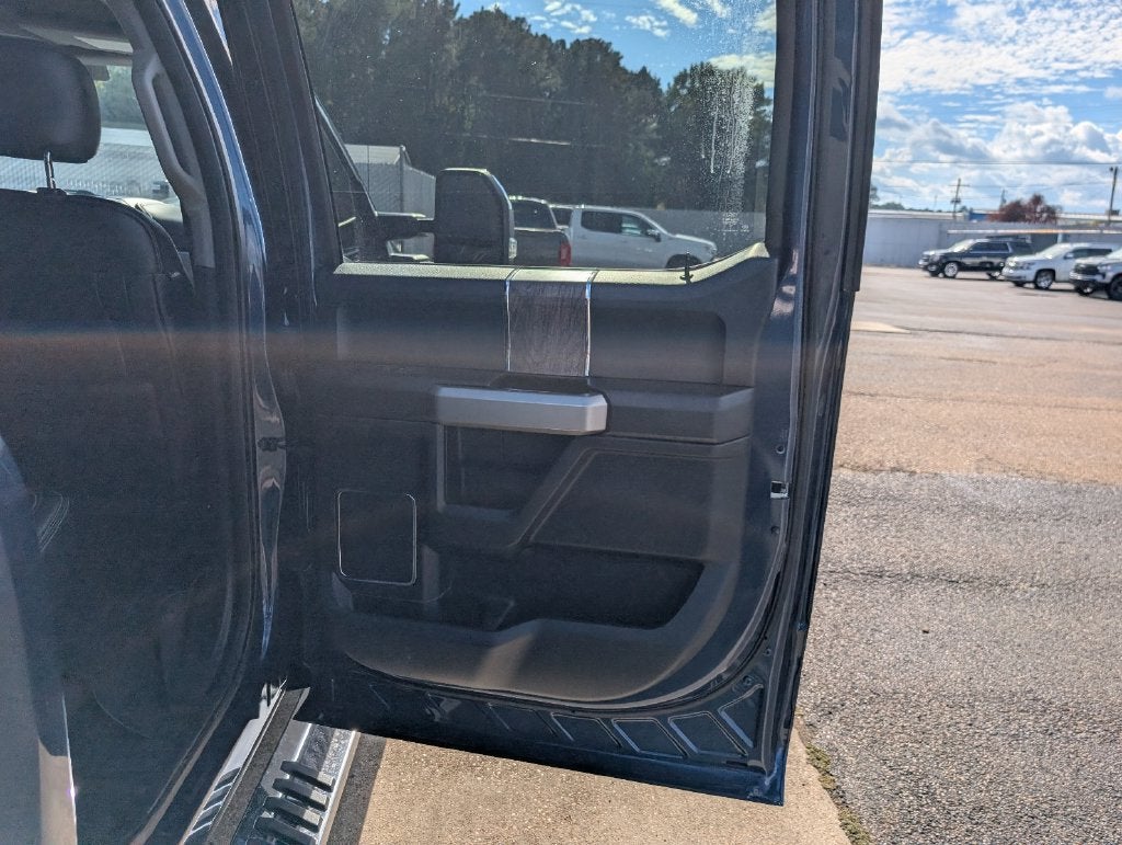 2017 Ford Super Duty F-350 DRW Lariat