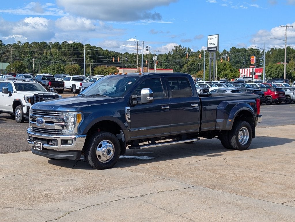 2017 Ford Super Duty F-350 DRW Lariat