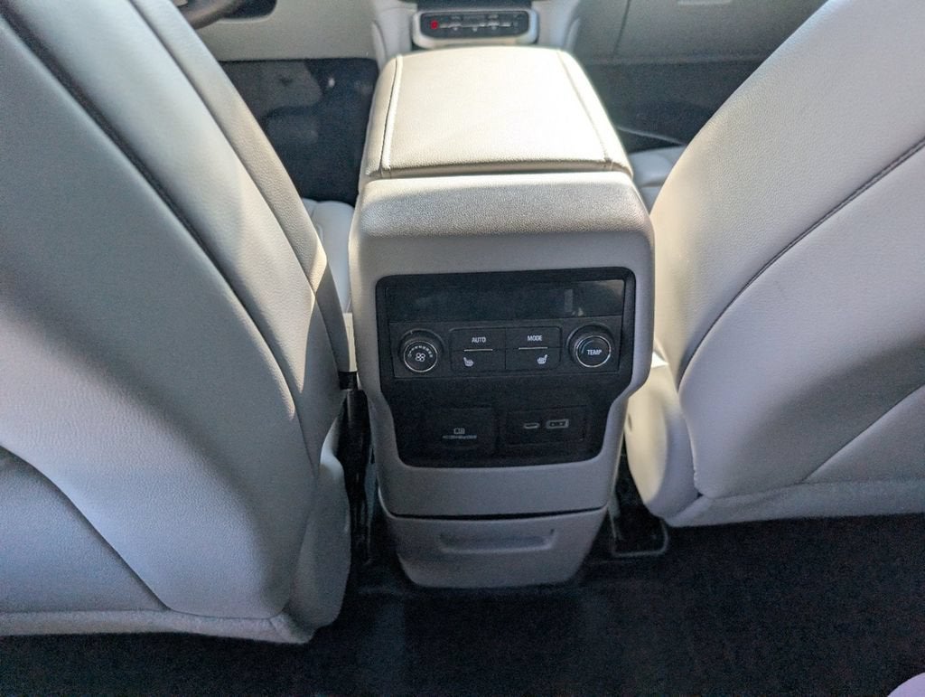 2022 GMC Acadia SLT