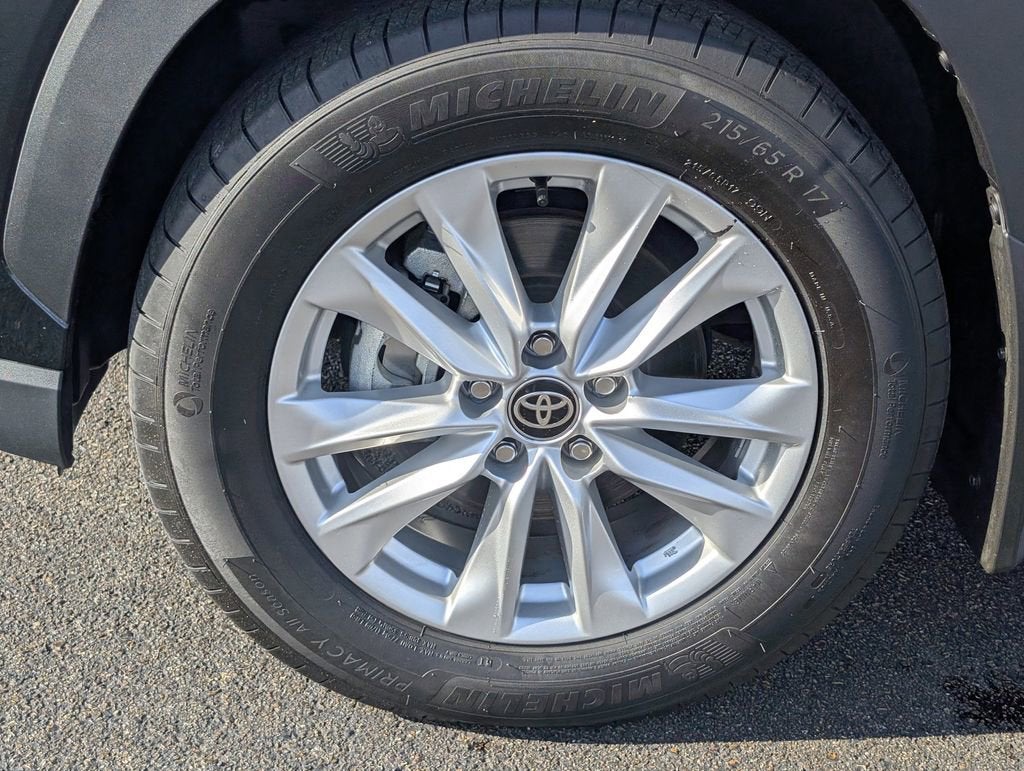 2025 Toyota Corolla Cross LE