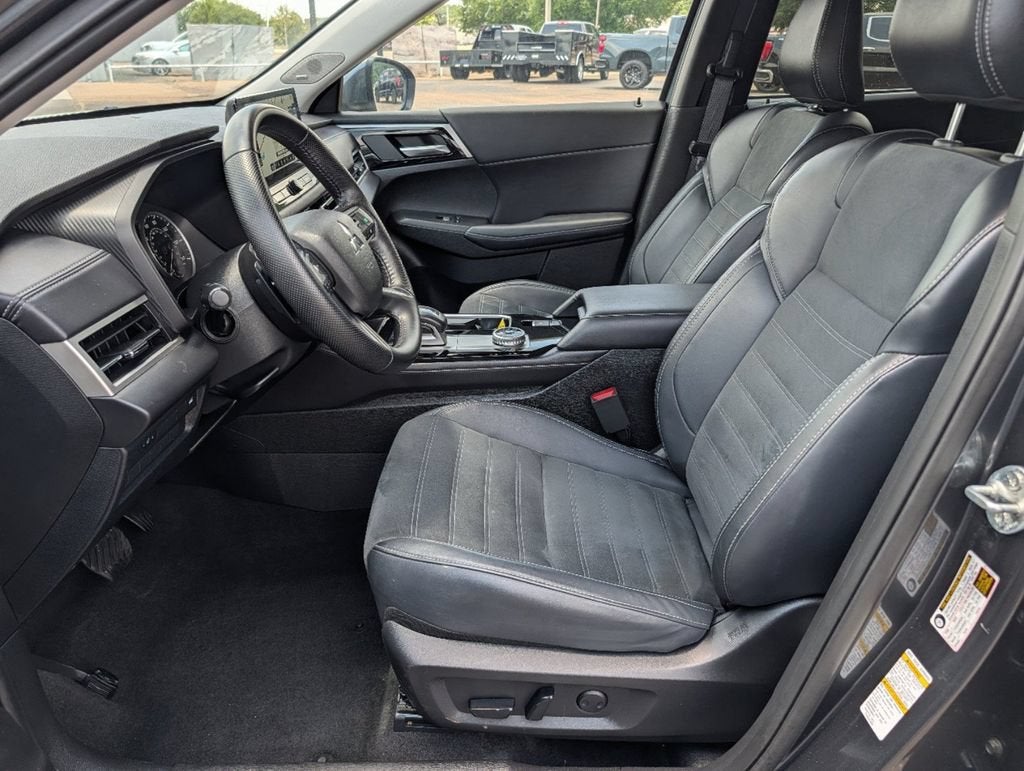 2025 Mitsubishi Outlander SE